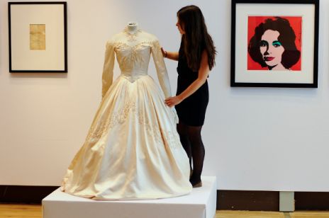 Suknia ślubna Elizabeth Taylor na aukcji