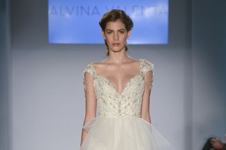 Super propozycje sukien ślubnych Alvina Valenta