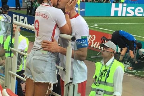 Anna Lewandowska pociesza Roberta po meczu - to zdjęcie obiegło świat!