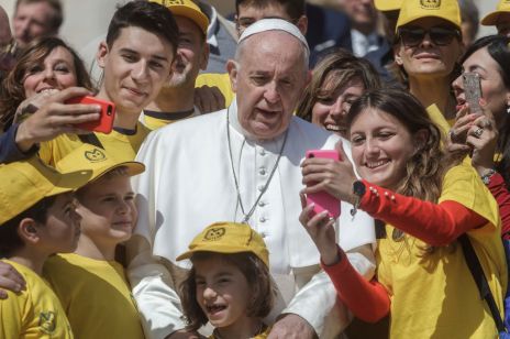 Papież Franciszek: "Seks jest darem od Boga. Potrzebna jest edukacja seksualna dla dzieci"