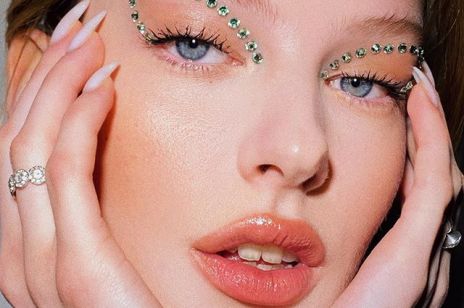 Makijaż na studniówkę 2022 – „Euphoria”, foxy eyes i inne, największe trendy tego roku