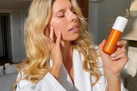 Krem na cienie pod oczami. 10 kosmetyków z bogatym składem, które odżywią cienką skórę