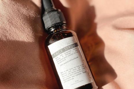 Olejowe serum do twarzy na zimę. 5 najlepszych naturalnych kosmetyków