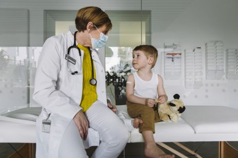 Czy dzieci z nowotworem nie muszą bać się koronawirusa? Zaskakujące odkrycie polskich naukowców