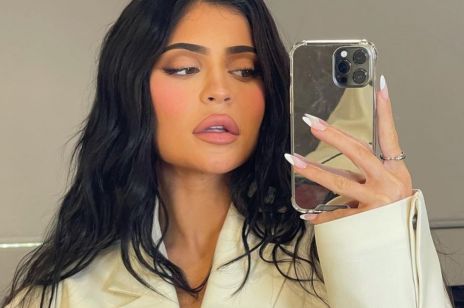 Kylie Jenner jest w ciąży! Na filmie, który wrzuciła do sieci, pokazuje fragmenty badania USG, rosnący brzuszek i reakcje rodziny na radosną nowinę