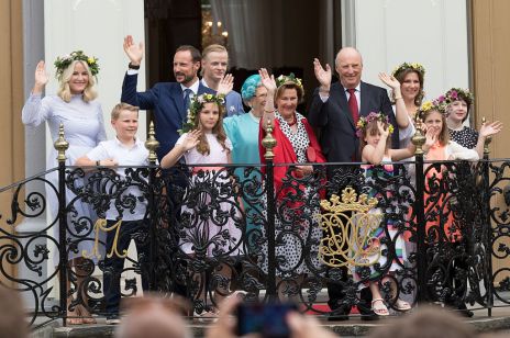 Norweska rodzina królewska – wielka miłość księcia Haakona wstrząsnęła krajem. Co dziś słychać u dynastii?
