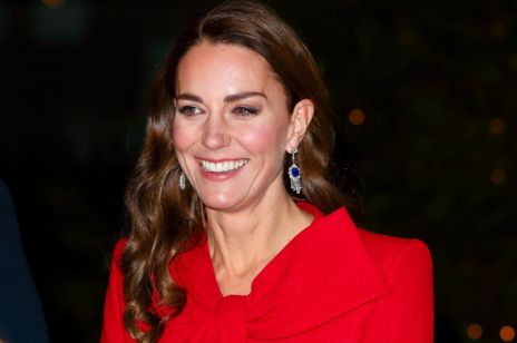 Kate Middleton w czerwonej sukience zachwyciła podczas bożonarodzeniowego koncertu. O tej stylizacji mówią dzisiaj wszyscy!