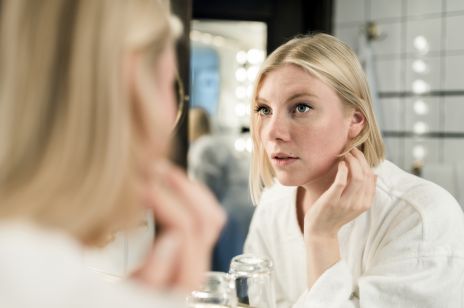 Drogeryjne kosmetyki z kwasem hialuronowym i retinolem, którymi zachwyciły się testerki Kobieta.pl: "Stosunek ceny do jakości jest naprawdę rewelacyjny"