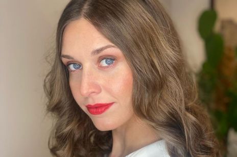 Julia Kamińska przeszła sporą metamorfozę! Aktorka wybrała najbardziej twarzową fryzurę na sezon wiosna-lato 2022. Jak wygląda w nowej odsłonie?