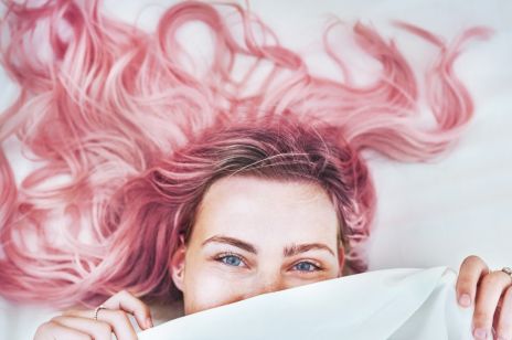Farbowanie włosów bibułą – sprawdź jak krok po kroku farbować włosy bibułą