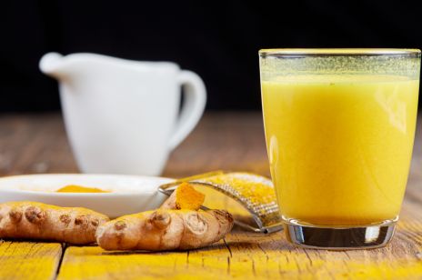 Złote mleko - domowy sposób na wirusy i bakterie