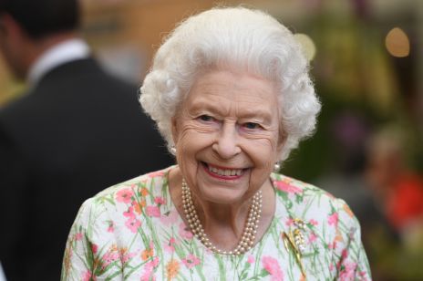 Królowa Elżbieta II pierwszy raz od dziesięcioleci zmieniła fryzurę! Taki look zdecydowanie jej pasuje [ZDJĘCIA]