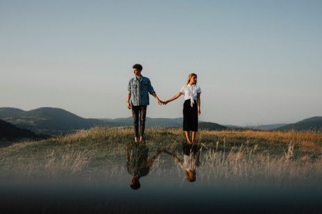 Kiedy oddalamy się od siebie w związku... Jak wzmocnić bliskość? Oto 9 sprawdzonych metod znanej terapeutki