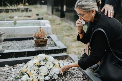 Sennik cmentarz: co oznacza sen o cmentarzu i jak go interpretować?