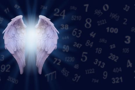 Numerologiczna 3 jest "symbolem niebiańskości". Jej wibracja przynosi harmonię istnienia