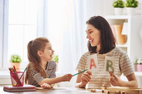 Kiedy uczyć dziecko języka?