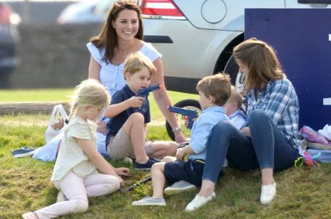 Księżna Kate z dziećmi podczas meczu polo w Beaufort Park