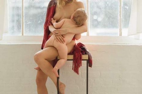 Karmienie piersią piękne zdjęcia matek karmiących