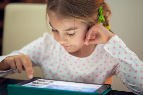 Skutki używania tabletów i smartfonów przez dzieci