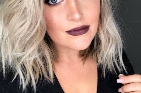Modny makijaż ust na jesień: dark lips
