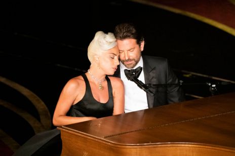 Lady Gaga i Bradley Cooper w utworze "Shallow" podczas Oscarów 2019