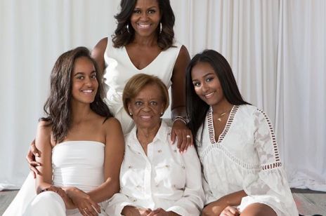 Michelle Obama na wspólnym zdjęciu z mamą i córkami