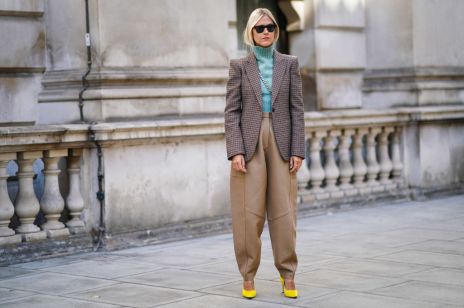 trendy moda jesień 2019: slouchy jeans