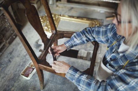 Jak odnowić meble: wskazówki jak odrestaurować stare meble drewaniane