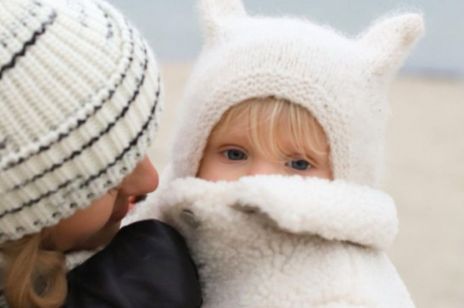 Zimowe stylizacje. Kasia Tusk i jej córeczka jak modne misie