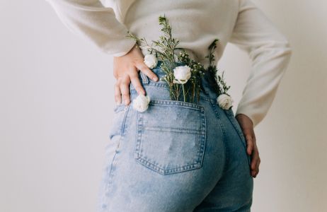 Dlaczego kieszenie w damskich jeansach są mniejsze niż w męskich, czyli ile jeansy mają wspólnego z patriarchatem?