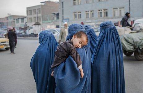 Co się stanie z kobietami z Afganistanu? Czy "nowe państwo" talibów będzie przypominać rzeczywistość jak z "Opowieści podręcznej"? [OKIEM EKSPERTA]