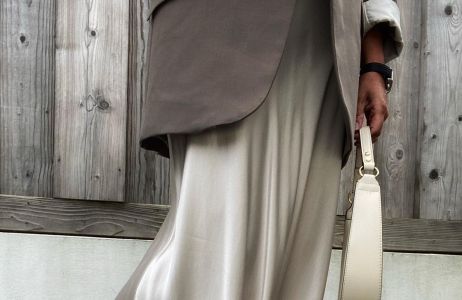 Moda trendy: Jak nosić satynową spódnicę jesienią?