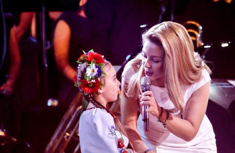 Amelka śpiewa hymn Ukrainy