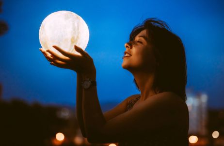 Rytuał Srebrnego Księżyca na wzmocnienie aury. Ale ma też inne zastosowanie