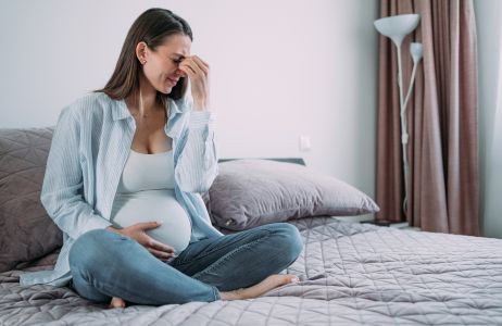 załamana kobieta w ciąży