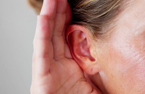 piecze lewe lub prawe ucho