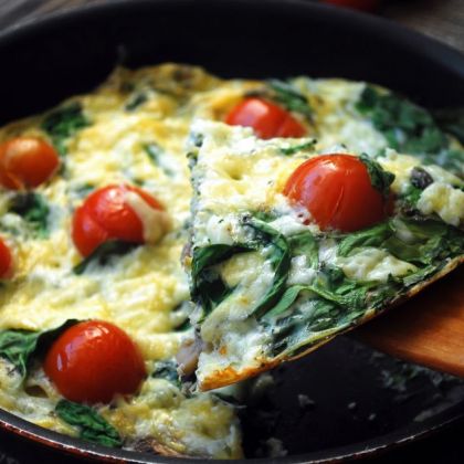 zdrowe-sniadania-omlet-ze-szpinakiem