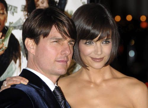 ALLONS_406193_Tom_Cruise__Katie_Holmes_11_500x366