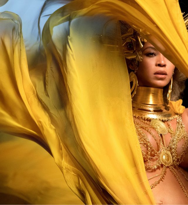 Beyoncé podczas występu na Grammy 2017