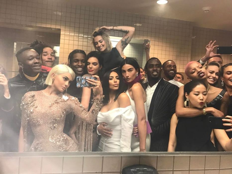 Kylie Jenner selfie w łazience
