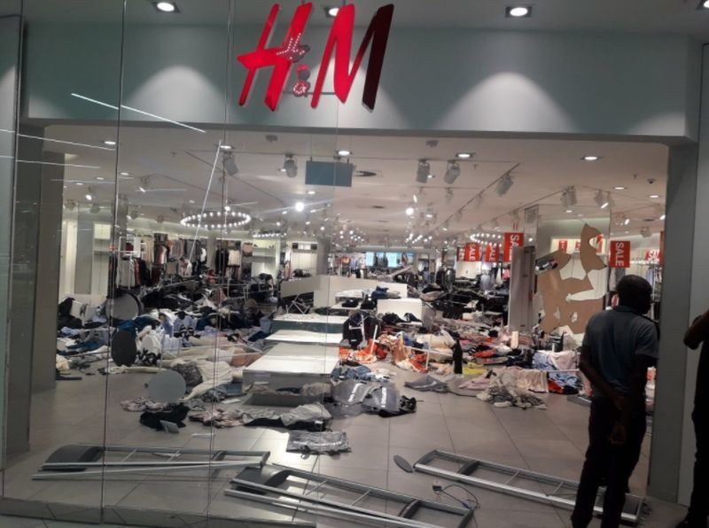 Zniszczone sklepy H&M