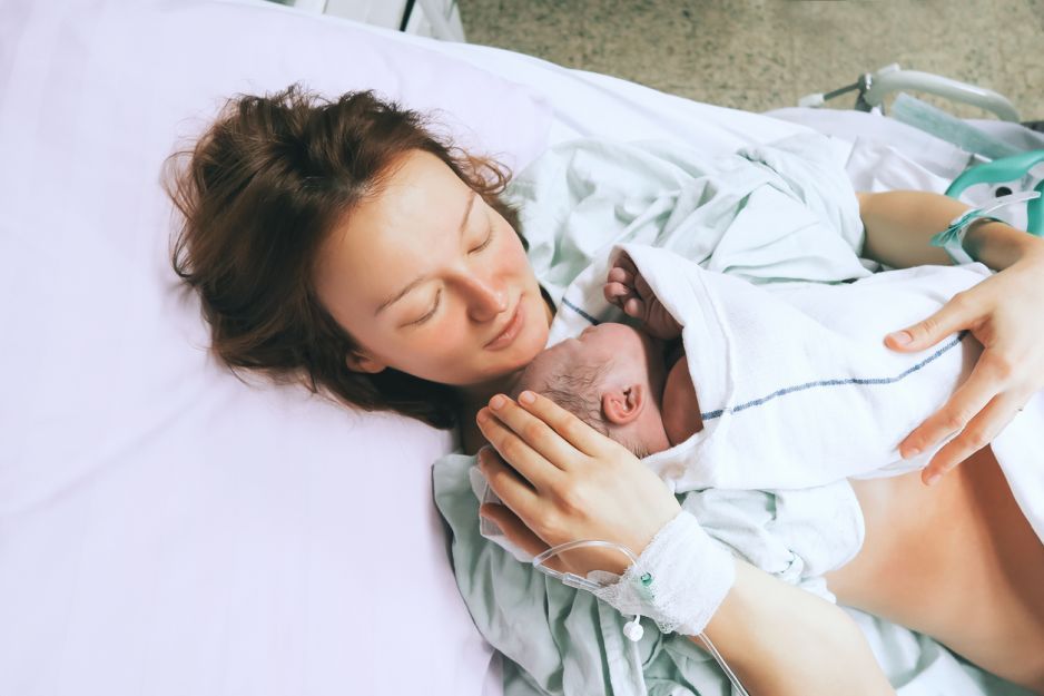 Jak rodzą Polki na porodówkach? Wyniki raportu Rodzić po ludzku
