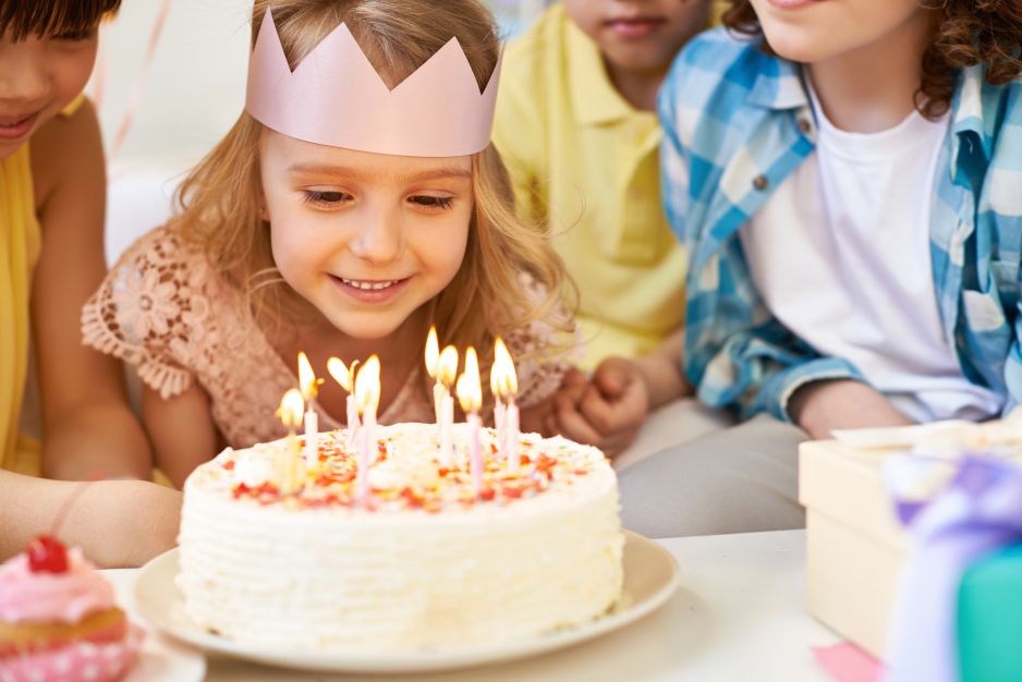 Nowy trend urodzinowy wśród rodziców: czy zastąpi tradycyjne prezenty?