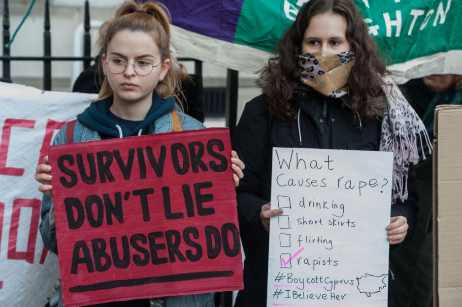 Nastolatka Brytyjka oskarżyła 12 mężczyzn o zbiorowy gwałt, teraz sama idzie do więzienia