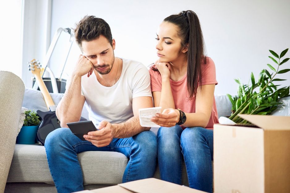 Pieniądze w małżeństwie: razem czy osobno zbierać finanse domowe? Lepiej, gdy małżonkowie mają wspólne czy oddzielne konta?