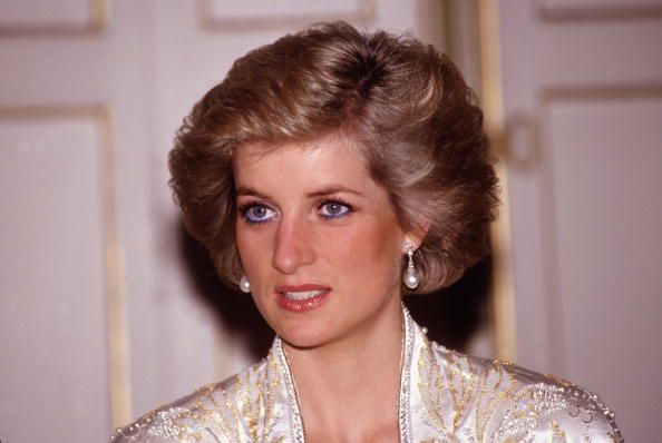 Modern Diana bob: o tę fryzurę będą pytać nie tylko fanki „The Crown”. Jak wygląda i komu pasuje?