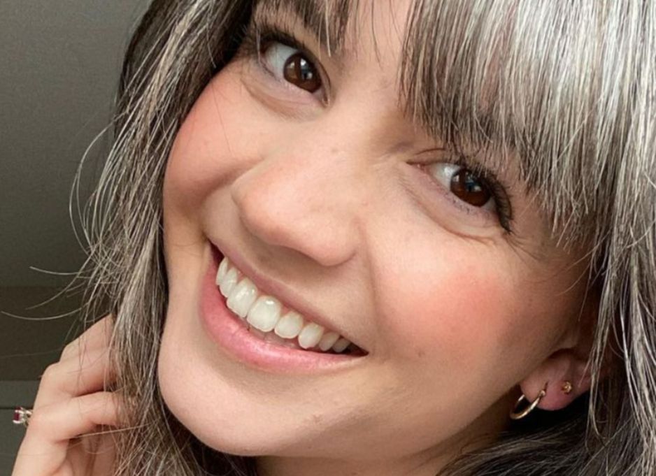 Pierwsze siwe włosy miała w wieku 12 lat. Dziś pomaga tysiącom kobiet!