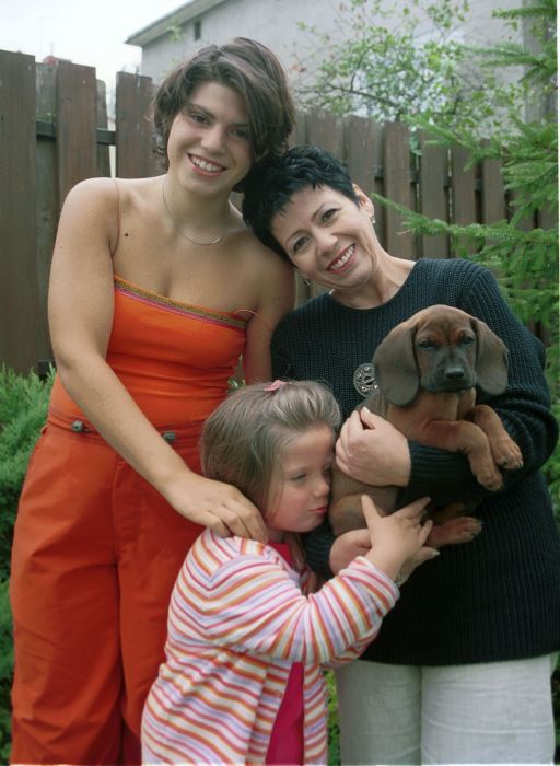 Ewa Bem z córkami, czerwiec 2000