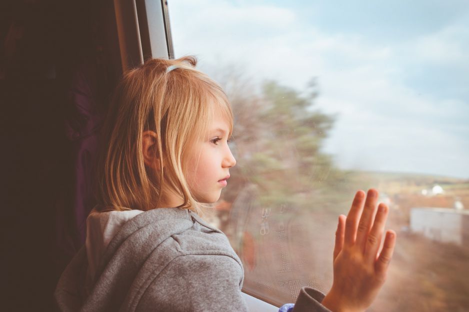 6-latka jechała sama pociągiem do babci. W tym czasie jej matka była kompletnie pijana