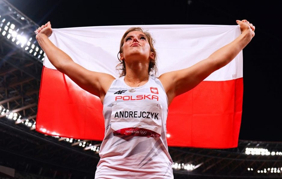 Maria Andrejczyk zdobywa srebro w rzucie oszczepem.